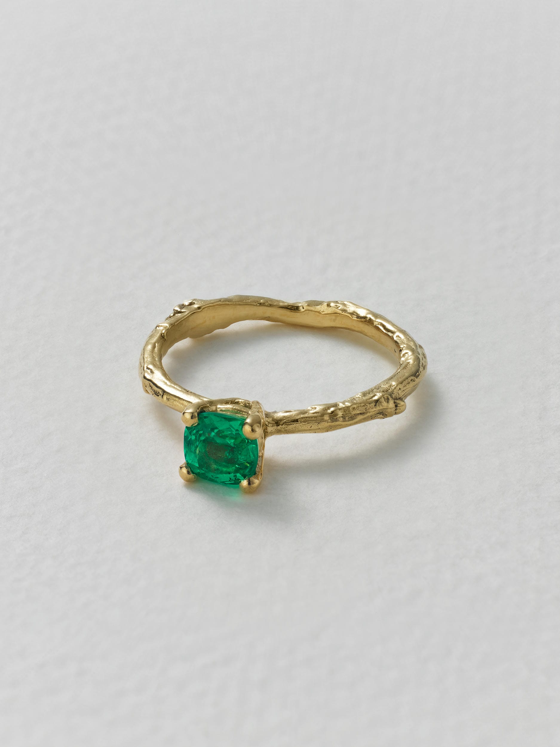 Columbian Emerald 0.54ct Hoya Ring - image 4 | 18ct yellow gold