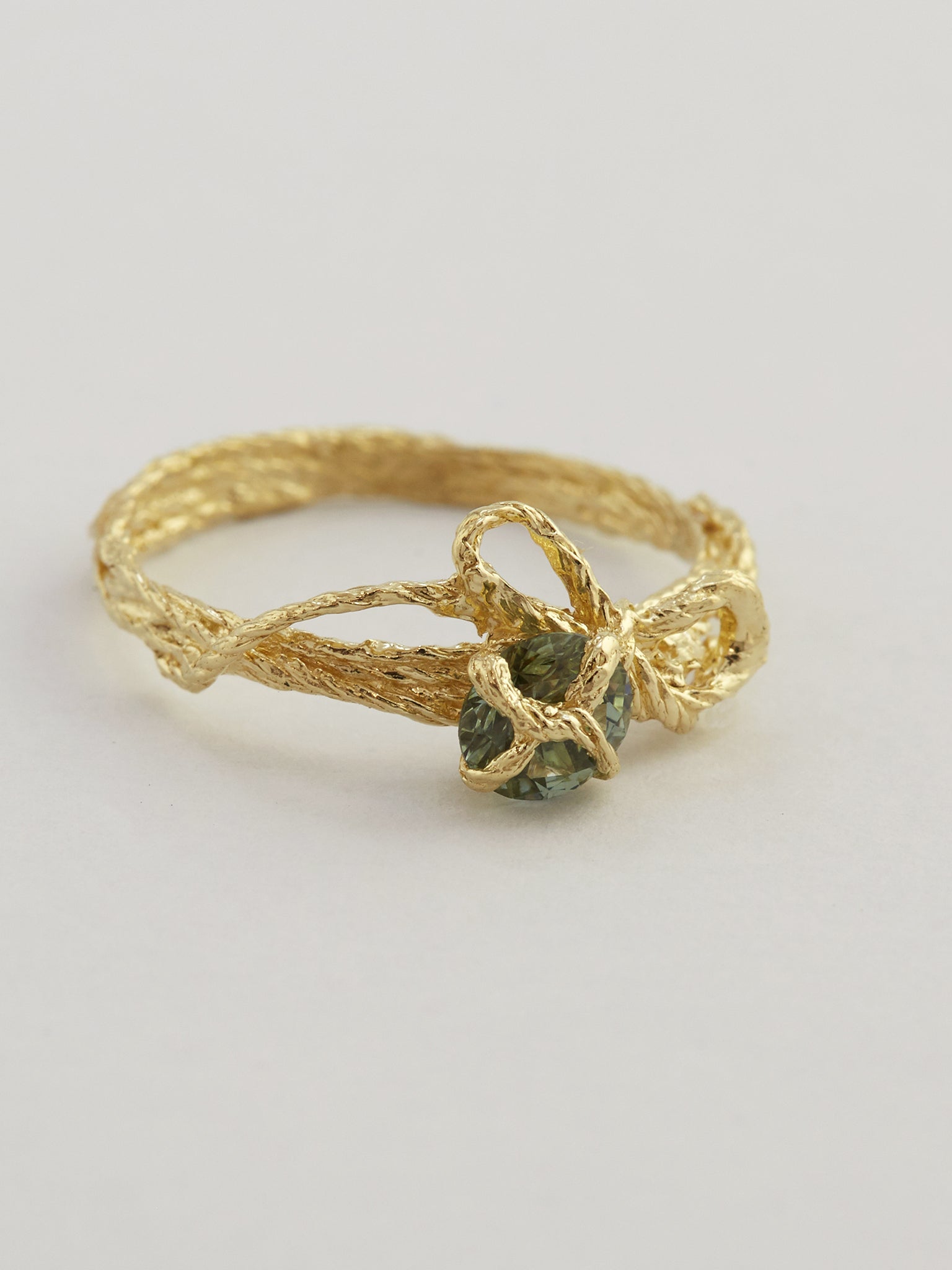 Present Ring with Ethical Round Green Sapphire - image 3 | 18ct yellow gold