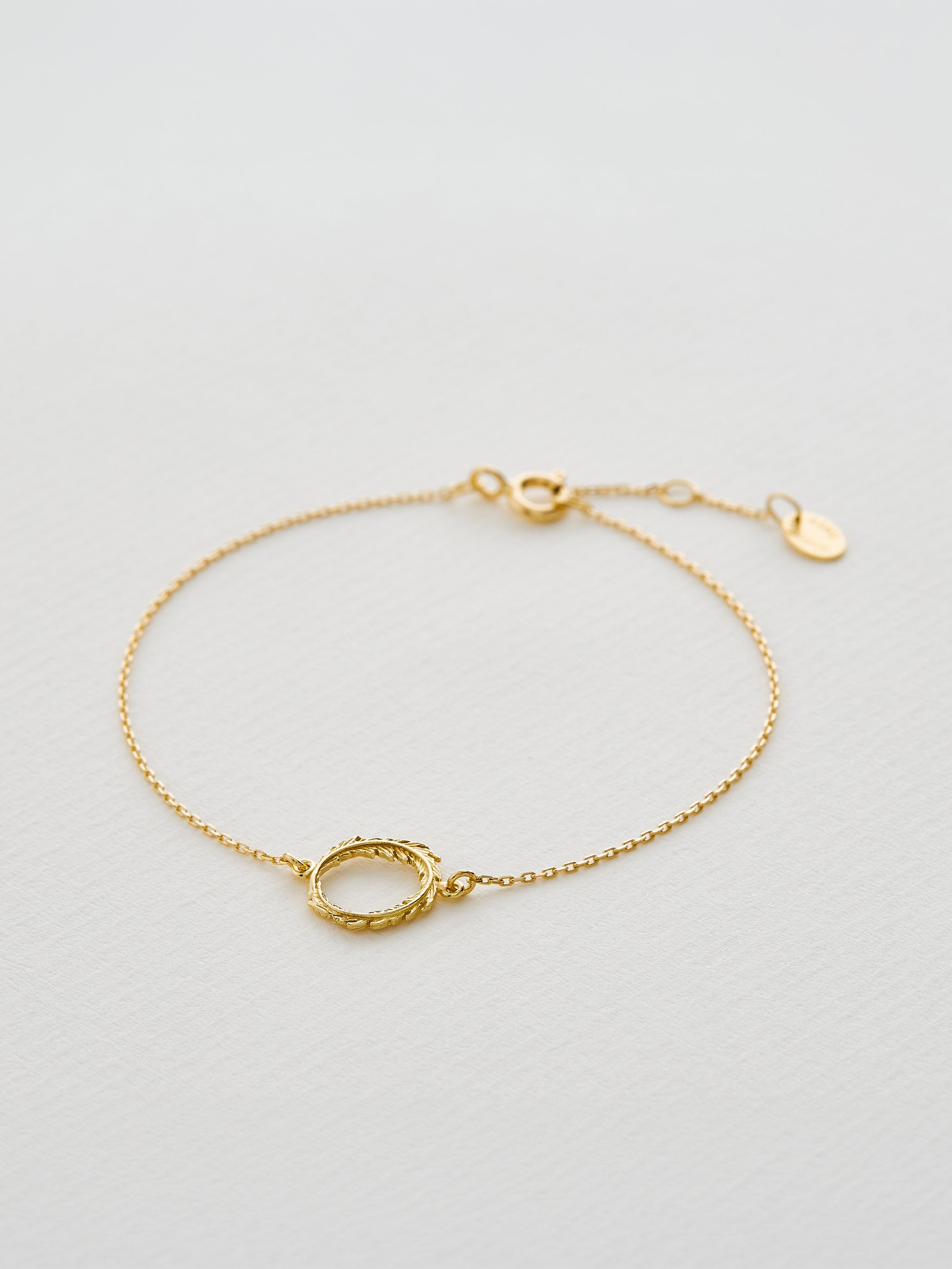 Plume Loop Bracelet - image 3 | 18ct yellow gold