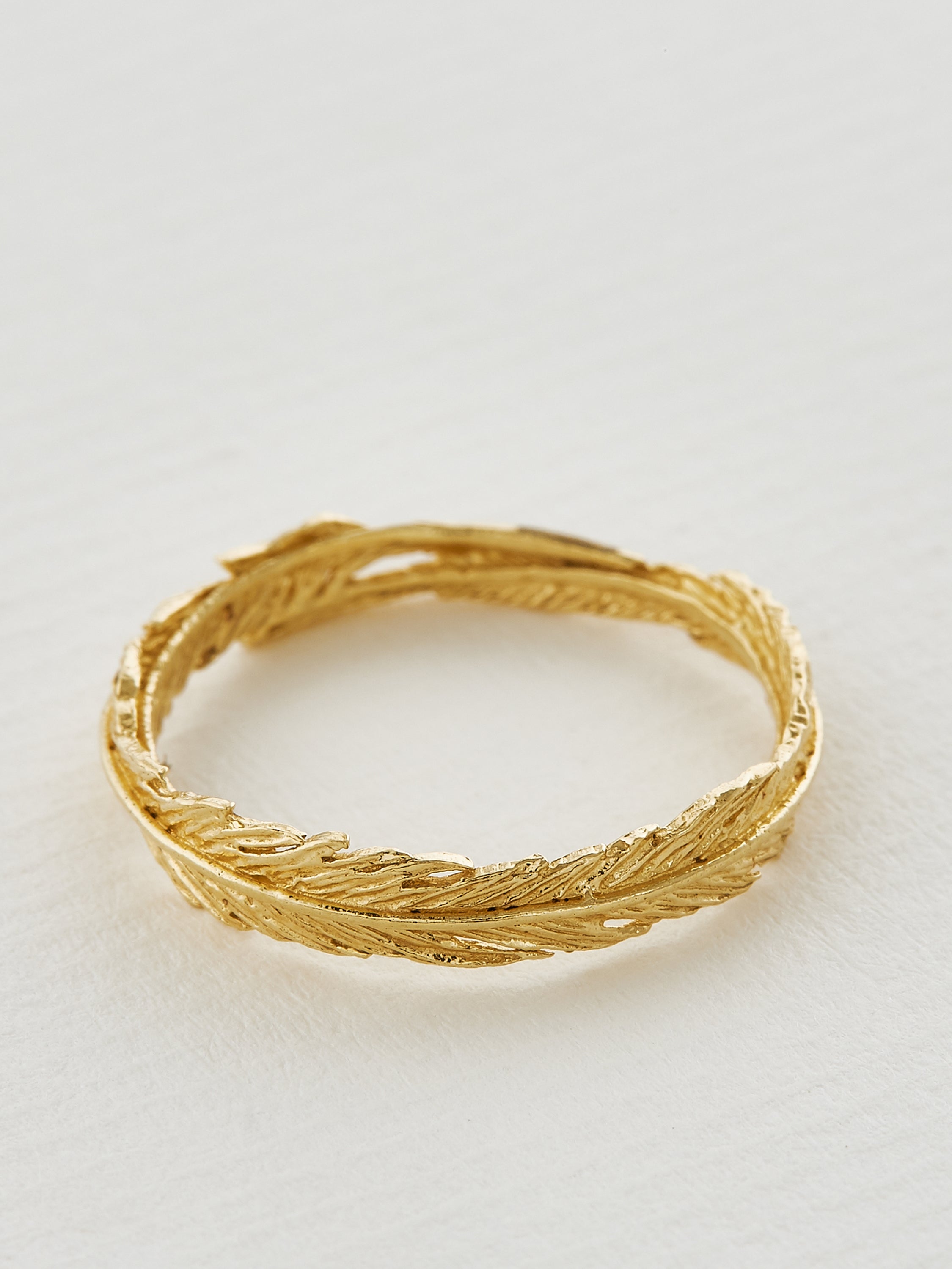 Slim Plume Wreath Ring - image 3 | 18ct yellow gold