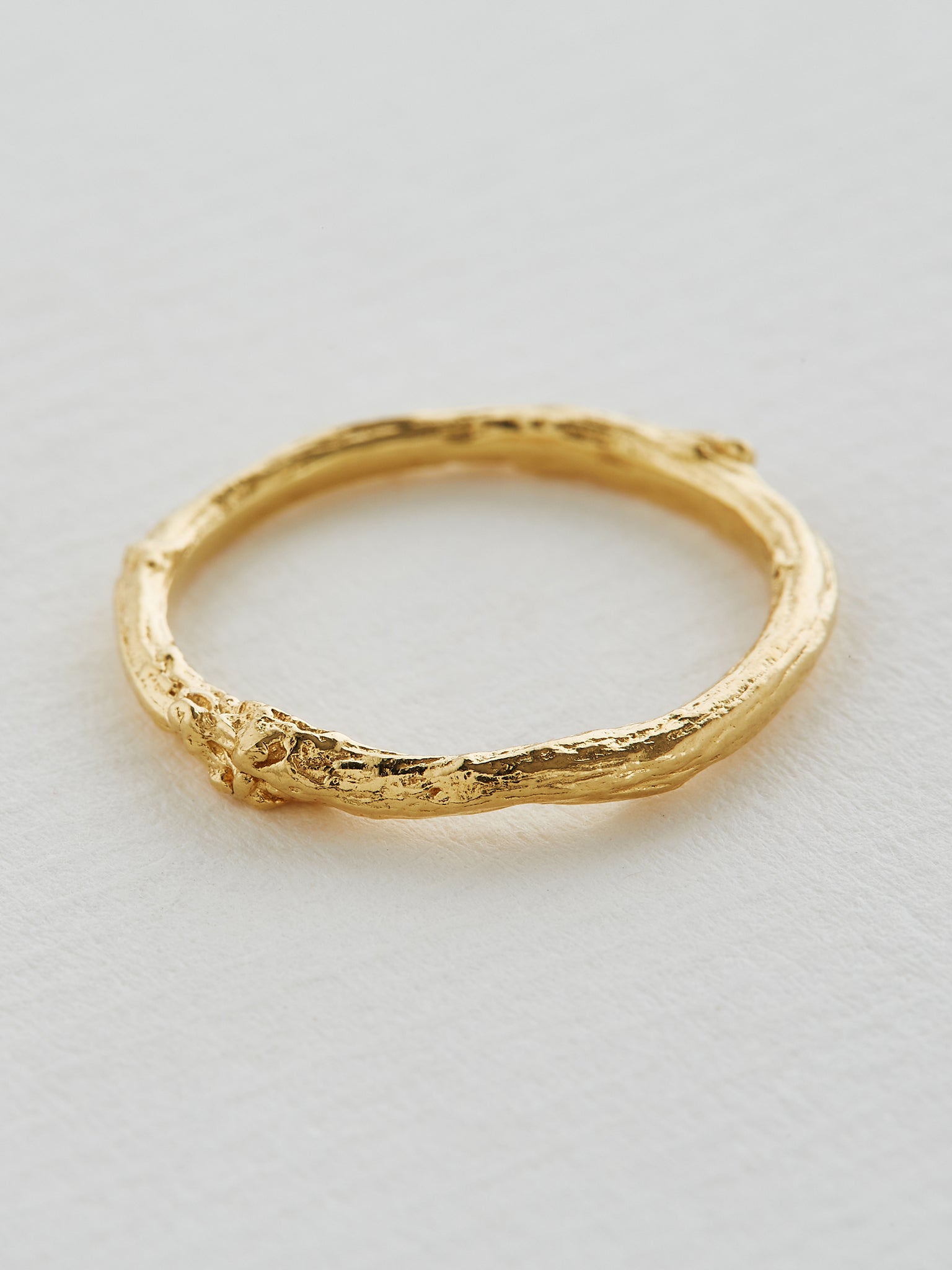 Birch Band 2mm - image 4 | 18ct yellow gold