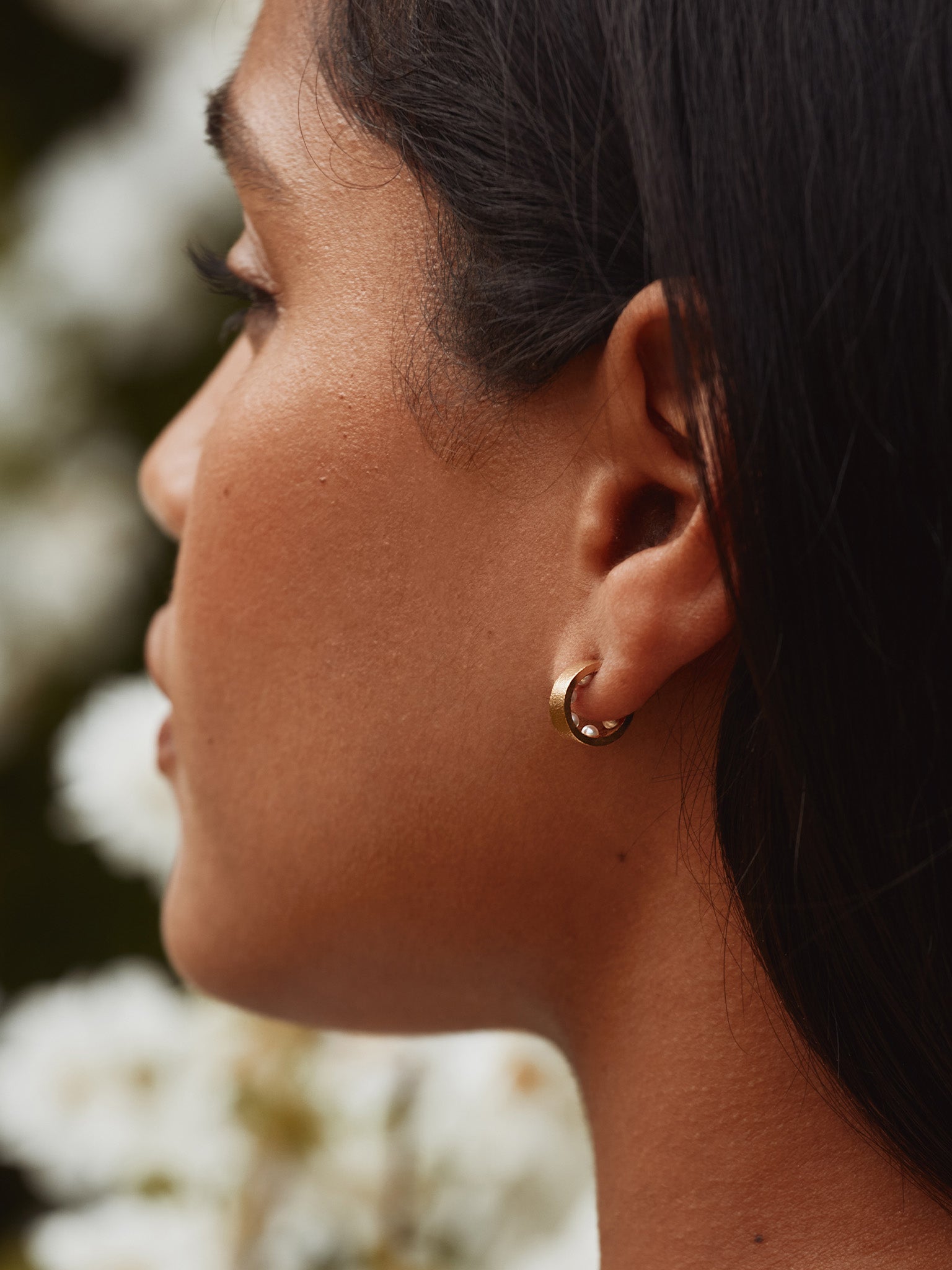 Kreuz Single Hoop Earring with 5 Interior Pearls - image 2