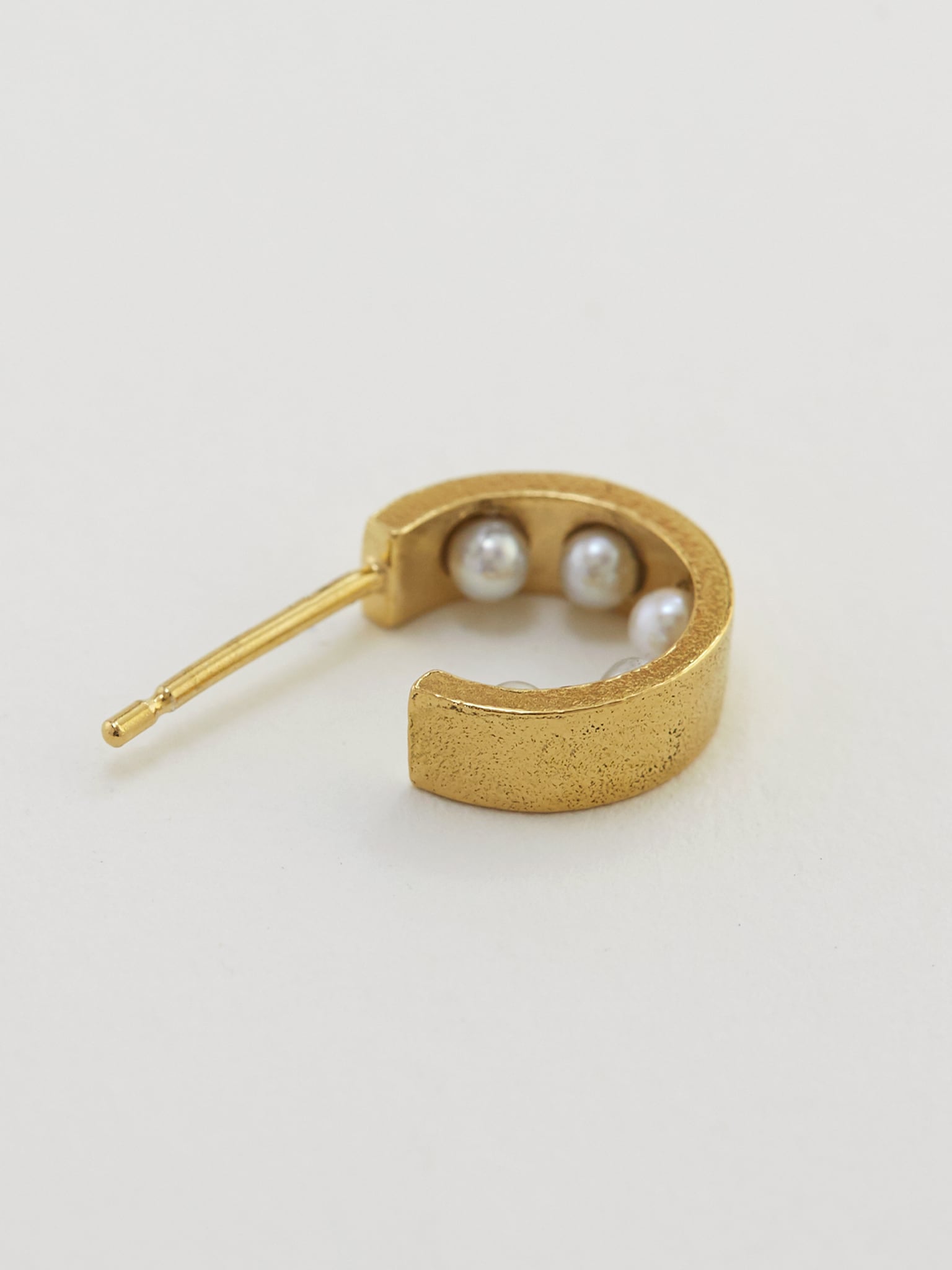 Kreuz Single Hoop Earring with 5 Interior Pearls - image 4 | gold plate