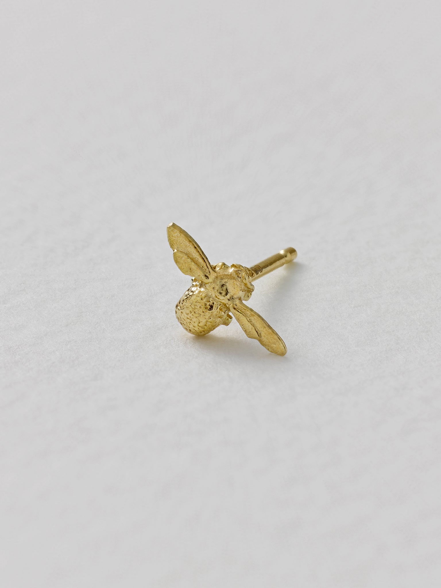 Teeny Weeny Bee Single Stud Earring - image 4 | 18ct yellow gold