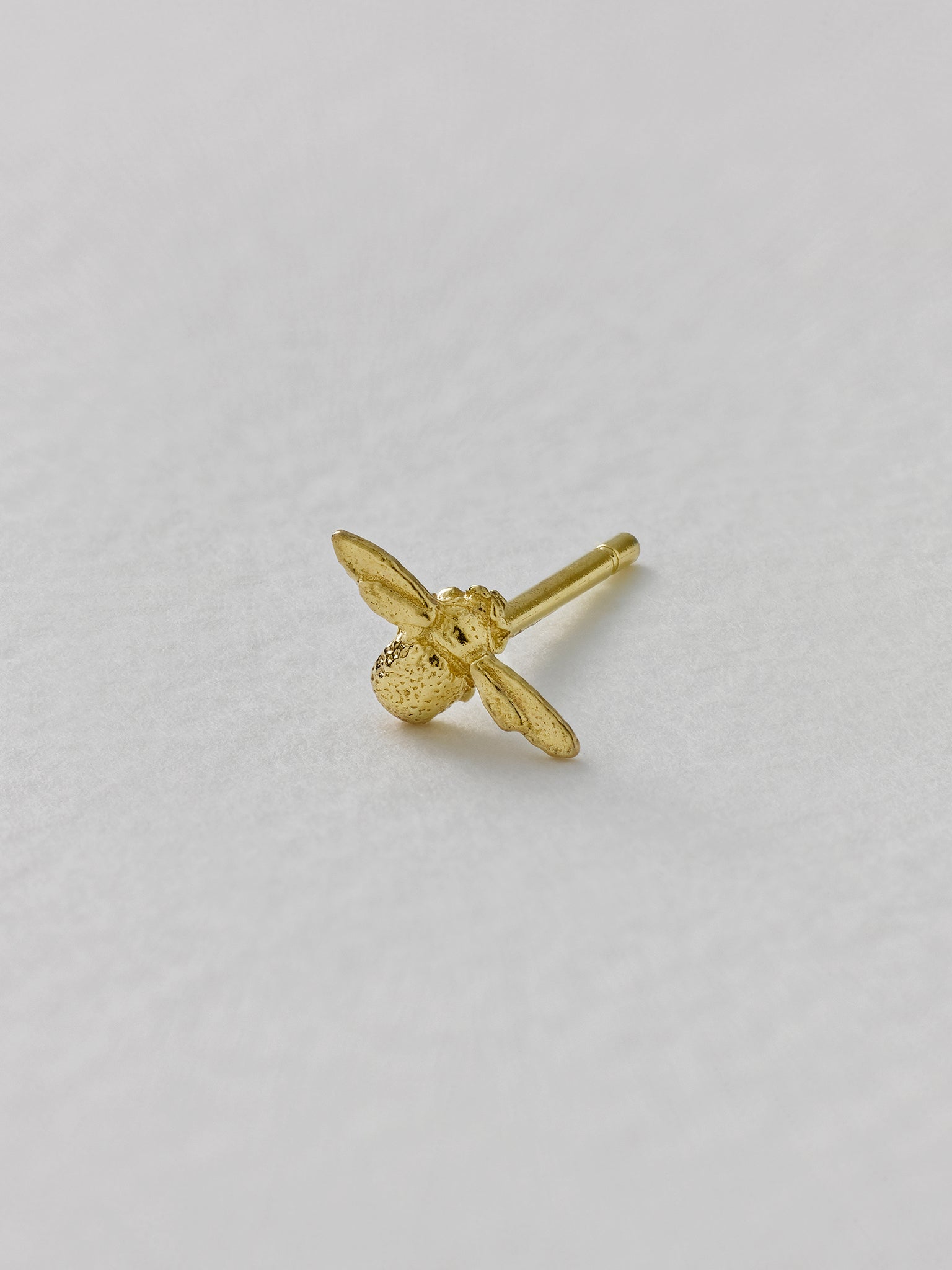 Itsy Bitsy Bee Single Stud Earring - image 3 | 18ct yellow gold