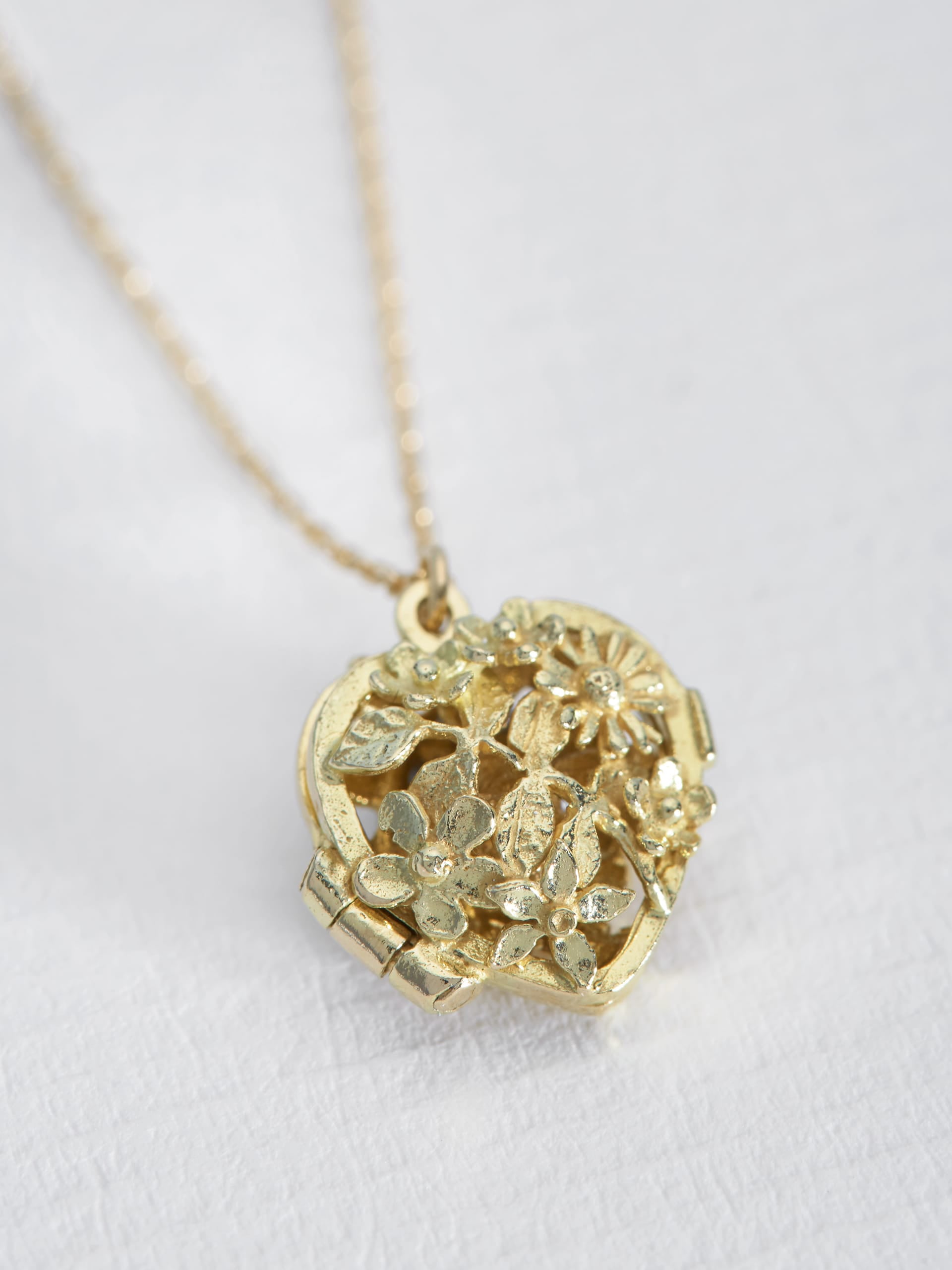 The Beekeeper's Hidden Bee Heart Locket - image 5 | 18ct yellow gold