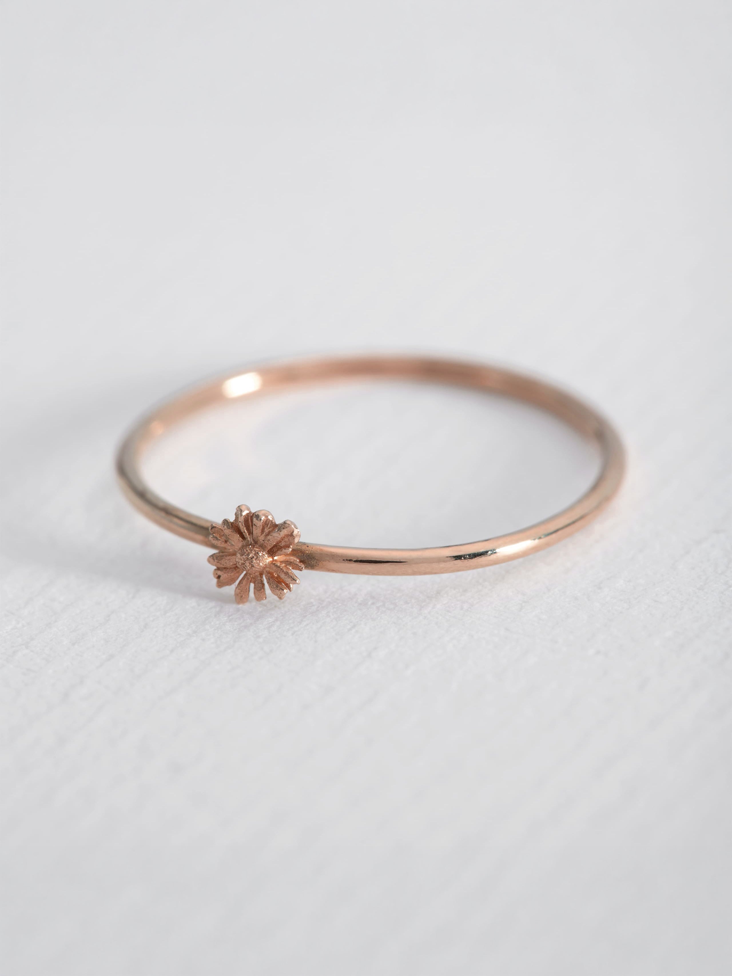 Fine Ring with Itsy Bitsy Daisy - image 9 | 18ct rose gold