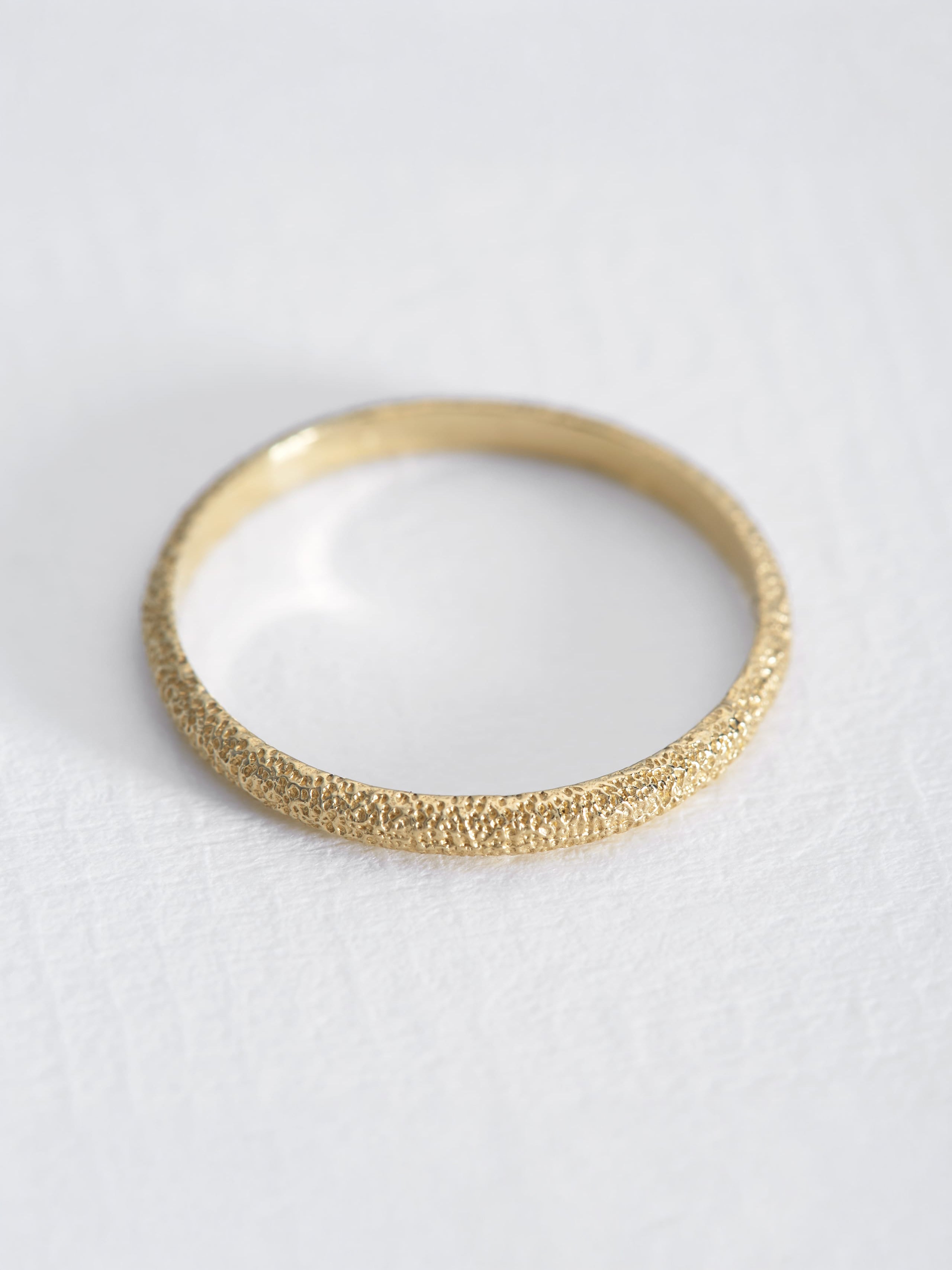 1.5mm Bee Texture Band - image 4 | 18ct yellow gold