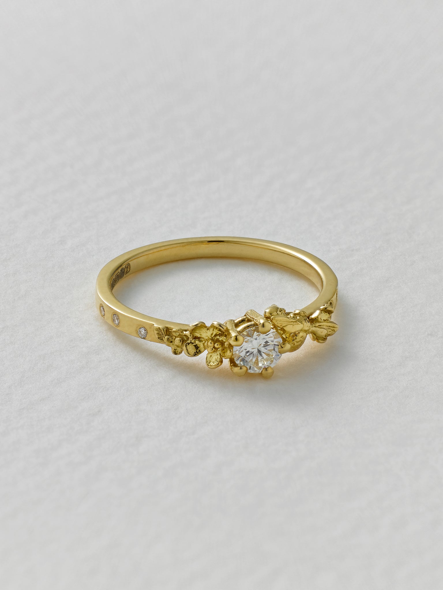 Beekeeper Jardini√©re Ring - image 2 | 18ct yellow gold
