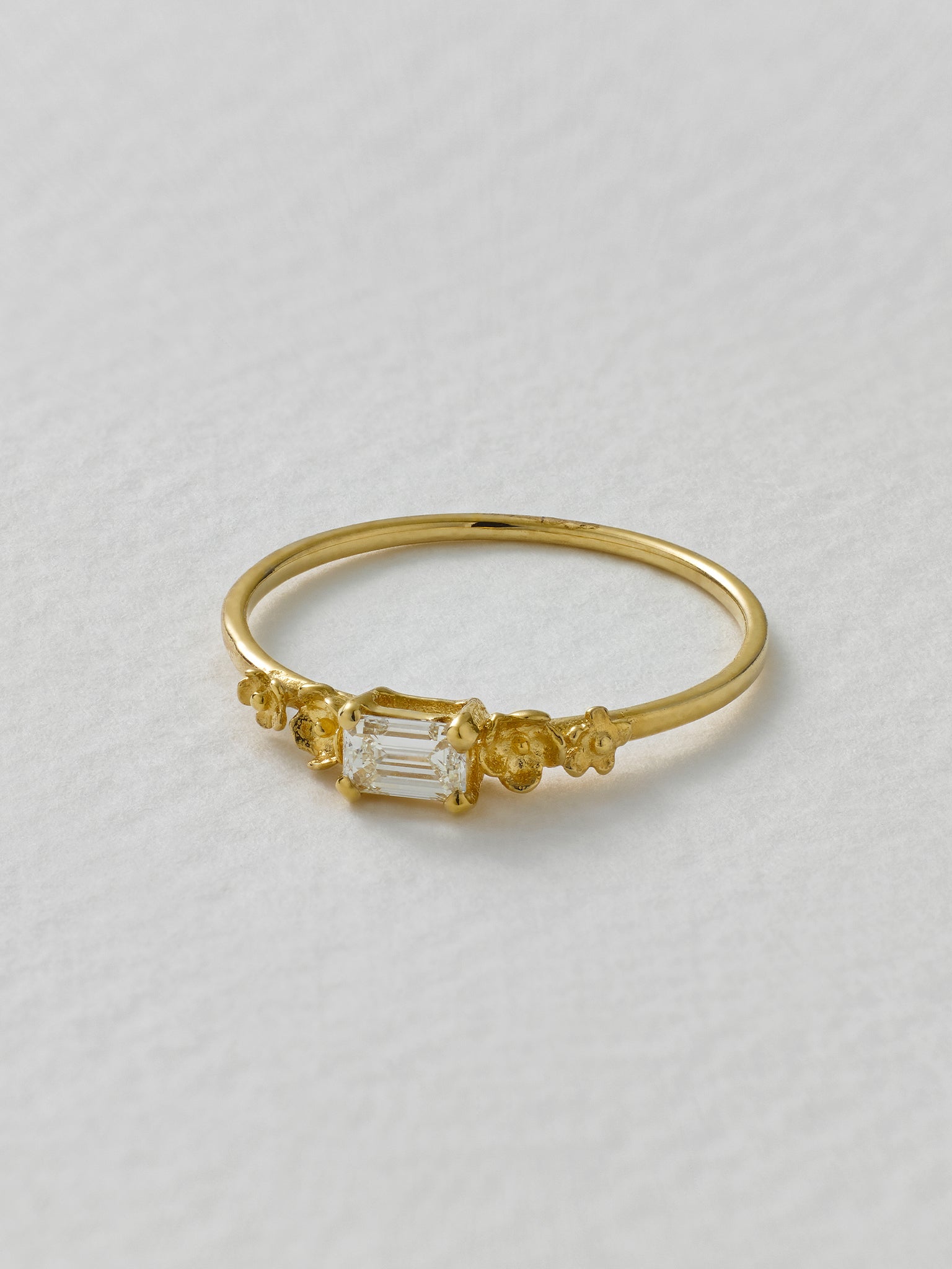 Fine Ring with 0.25ct Emerald Cut Diamond & Floral Details - image 4 | 18ct yellow gold