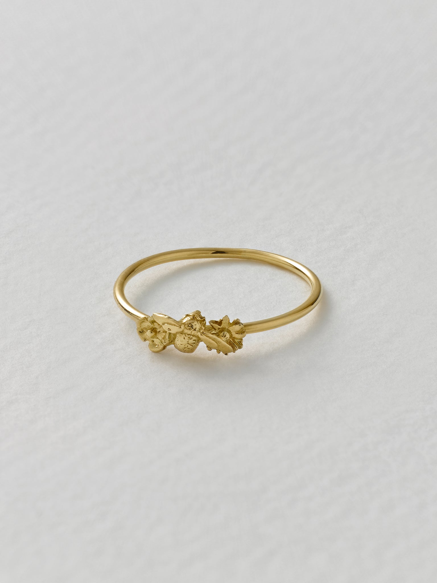 Fine Ring with Itsy Bitsy Bee & Floral Details - image 3 | 18ct yellow gold