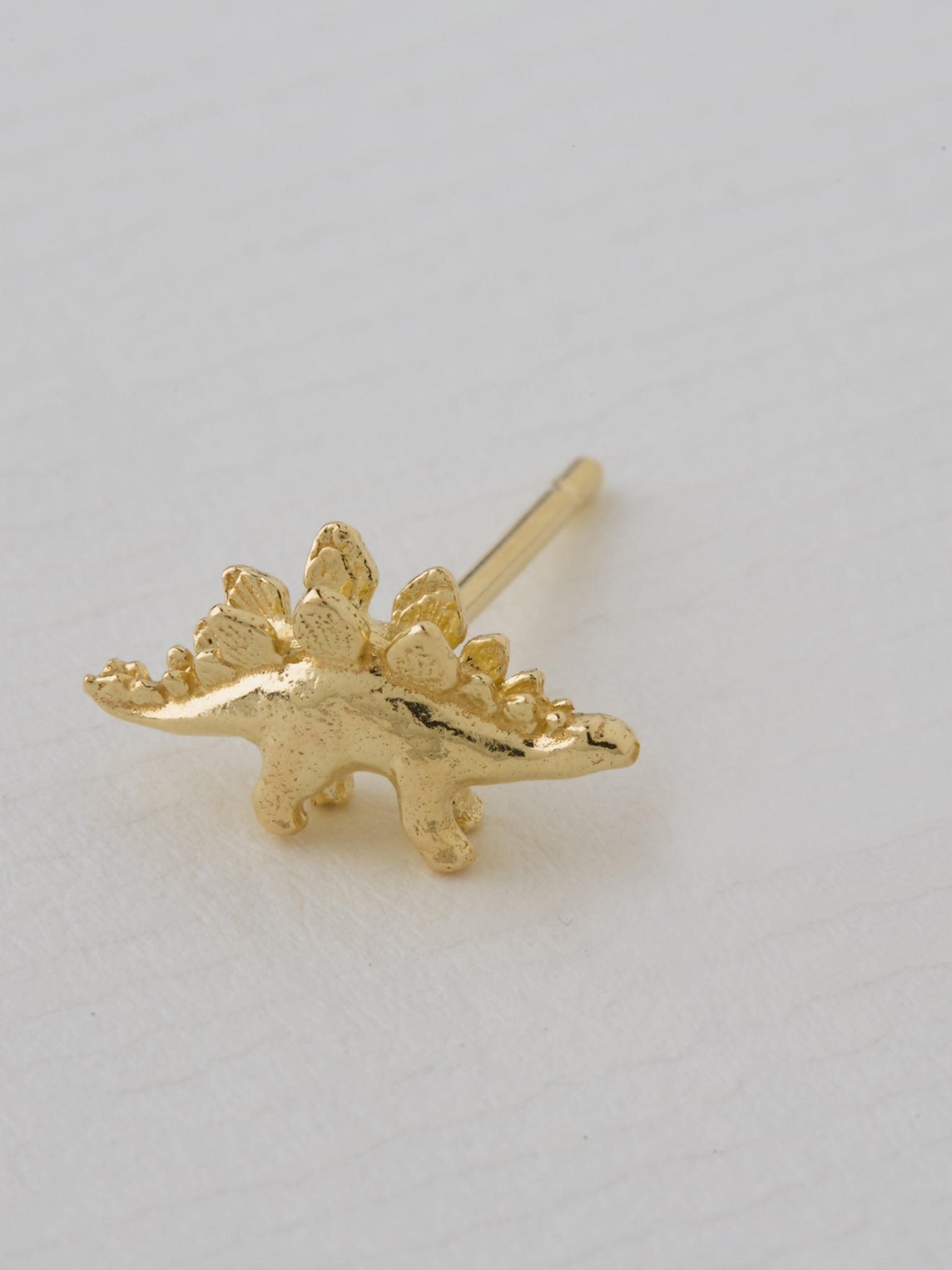 Teeny Tiny Stegosaurus Single Stud Earring - image 4 | 18ct yellow gold