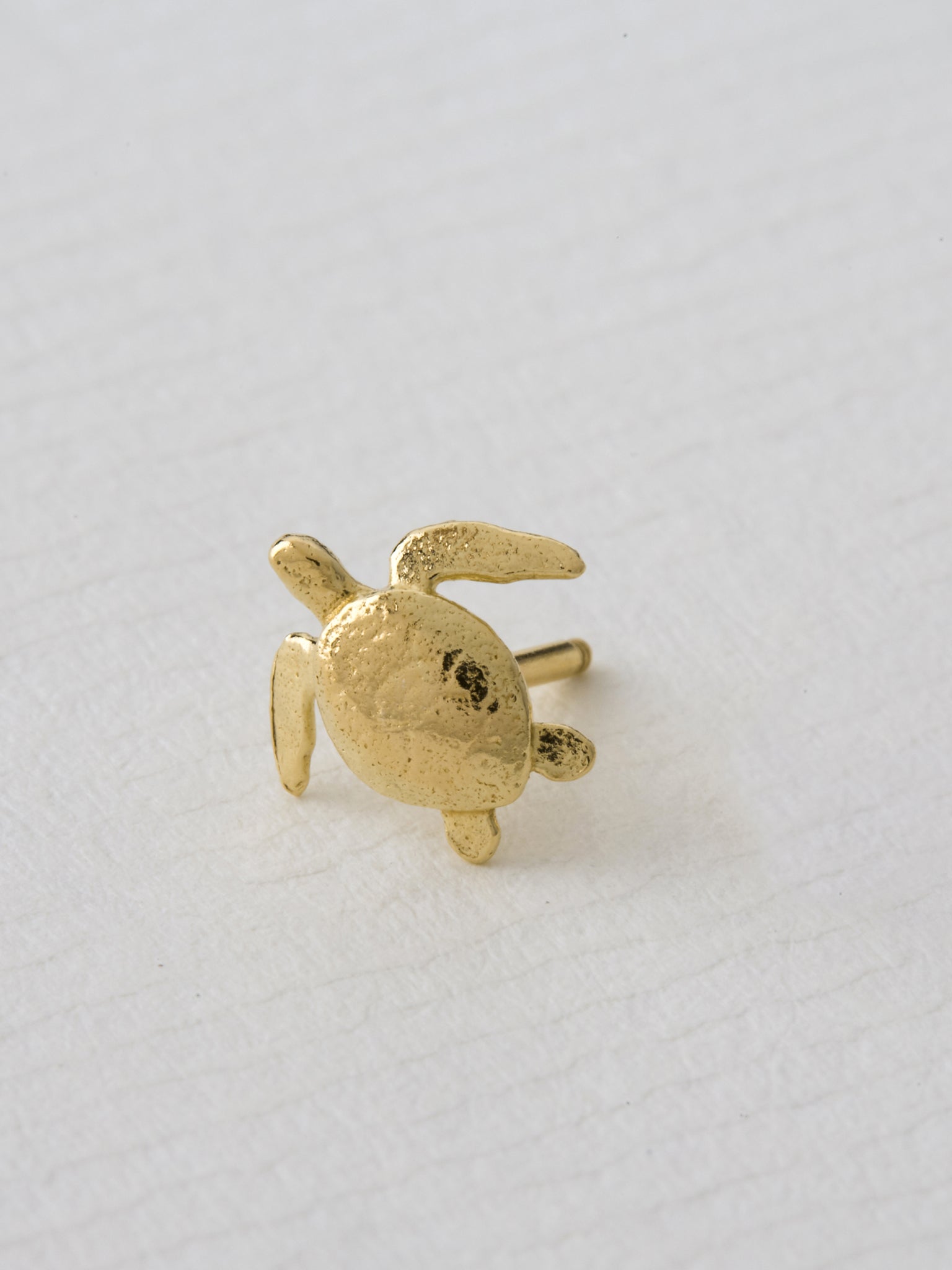 Teeny Tiny Sea Turtle Single Stud Earring - image 3 | 18ct yellow gold