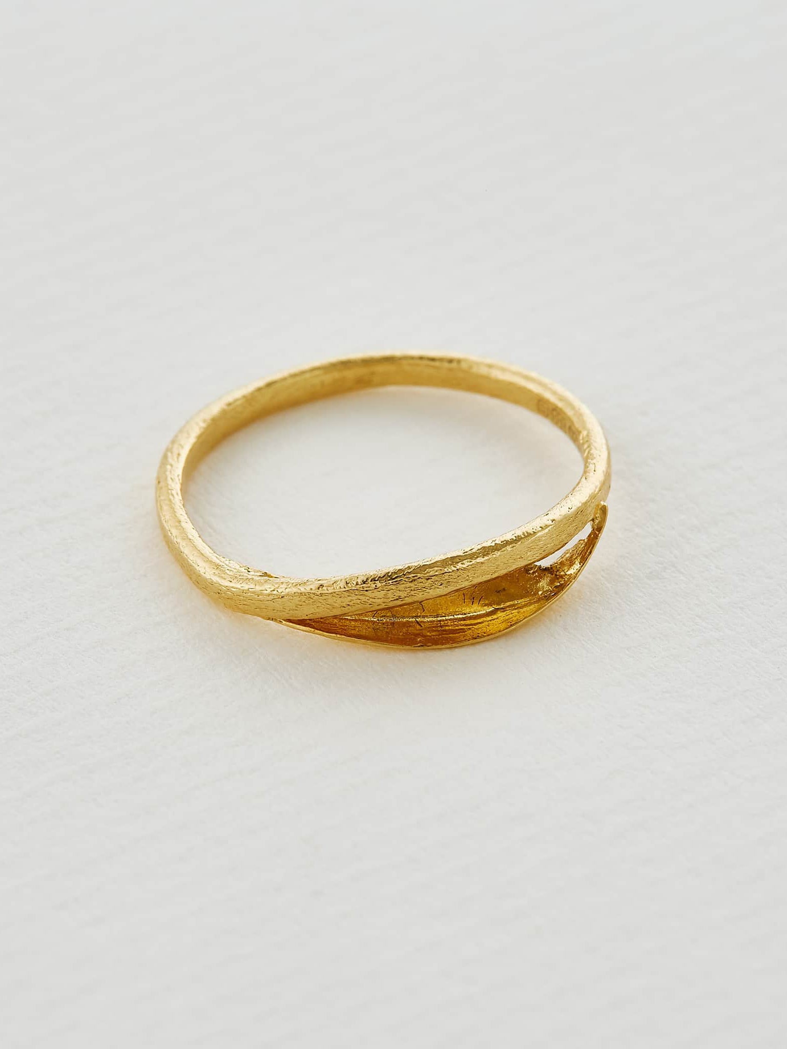Fine Tulip Leaf Band - image 3 | 18ct yellow gold
