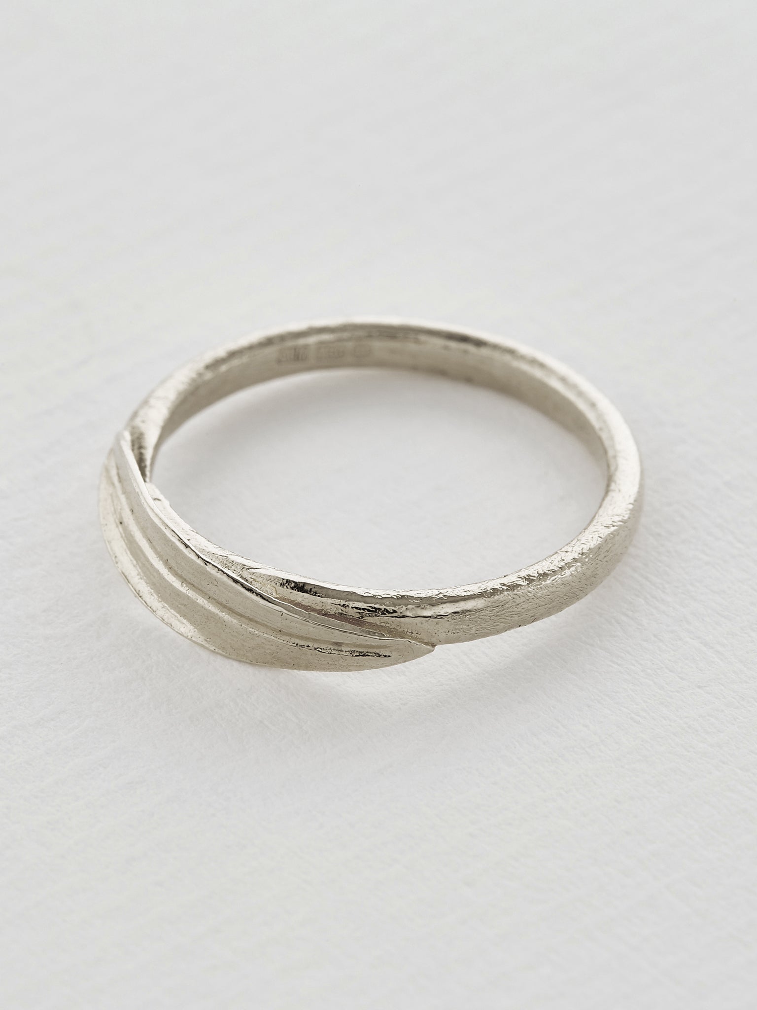 Tulip Leaf Band - image 8 | platinum