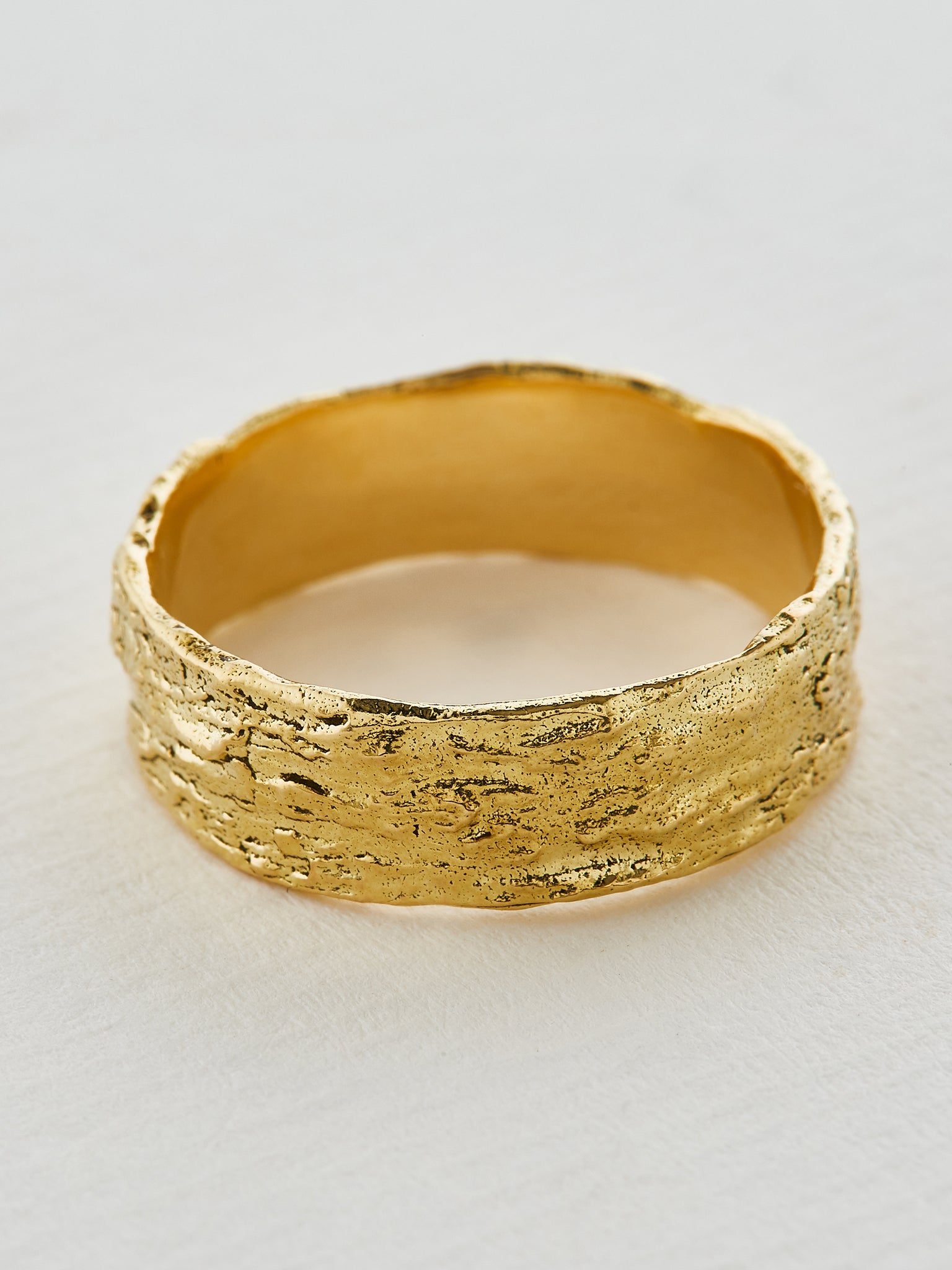 Wide Bark 6.5mm Band - image 2 | 18ct yellow gold