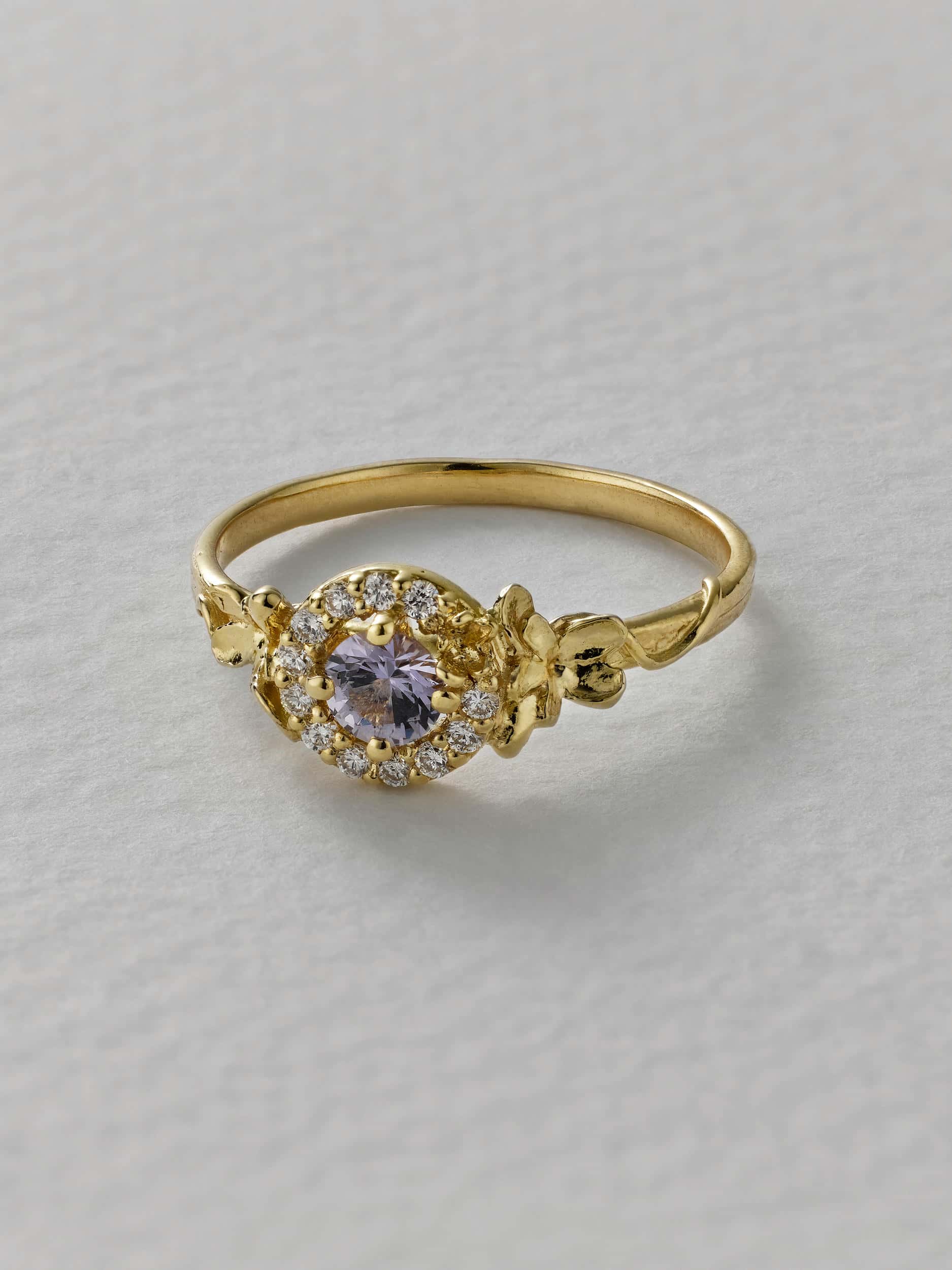 Small Spring Halo with 4mm Violet Sapphire - image 2 | 18ct yellow gold
