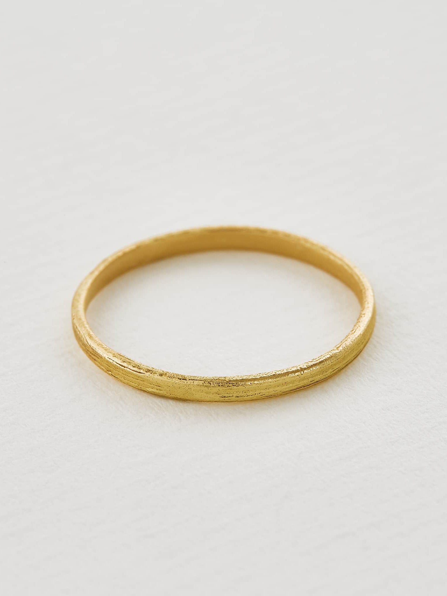 Textured Spring Band 1.5mm - image 3 | 18ct yellow gold
