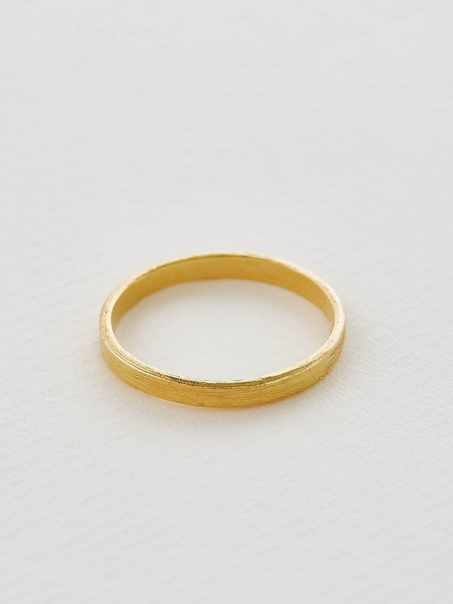 Textured Spring Band 2mm - image 3 | 18ct yellow gold