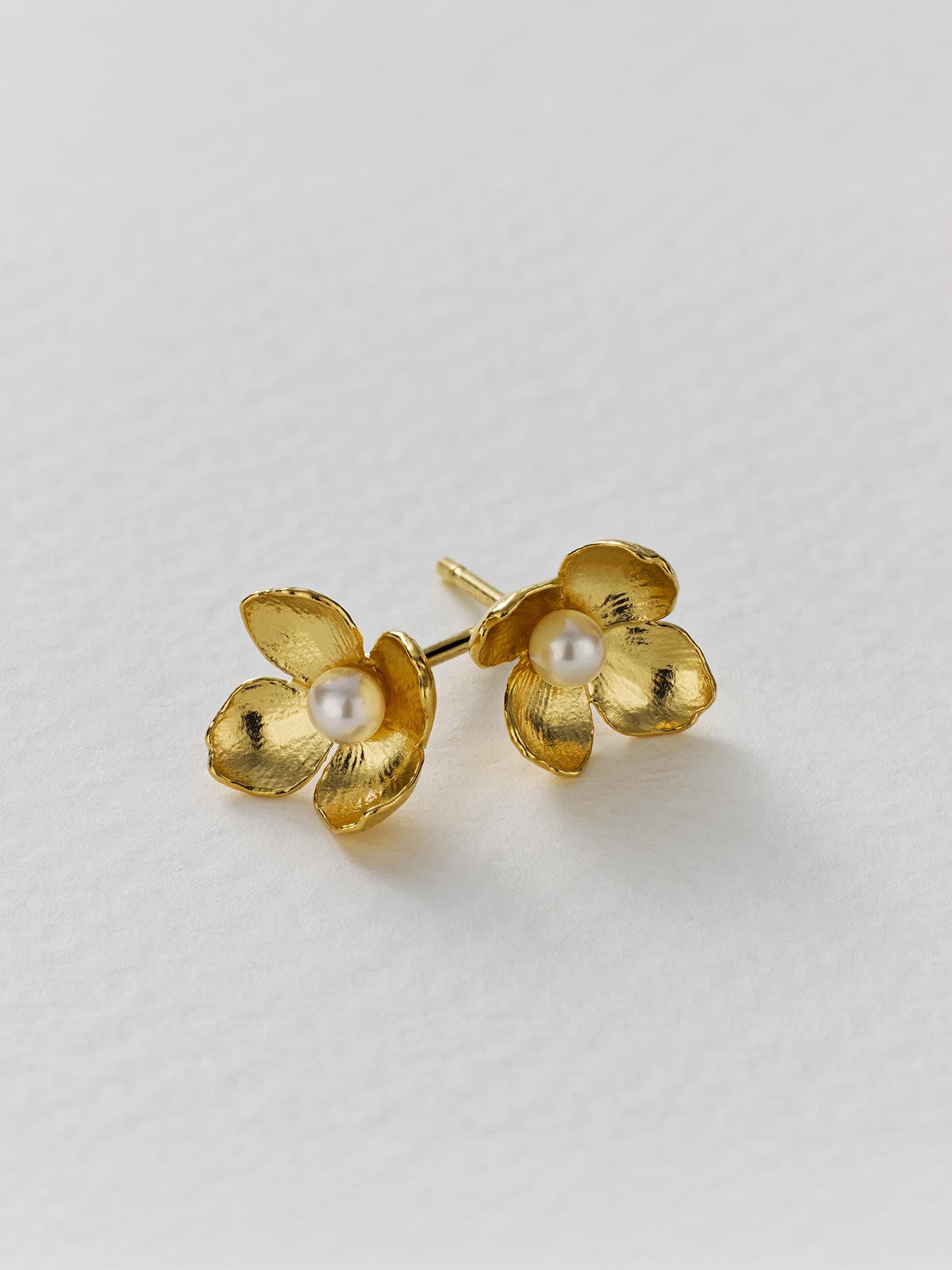 Cuckoo Flower Stud Earrings with White Pearl - image 3 | gold plate
