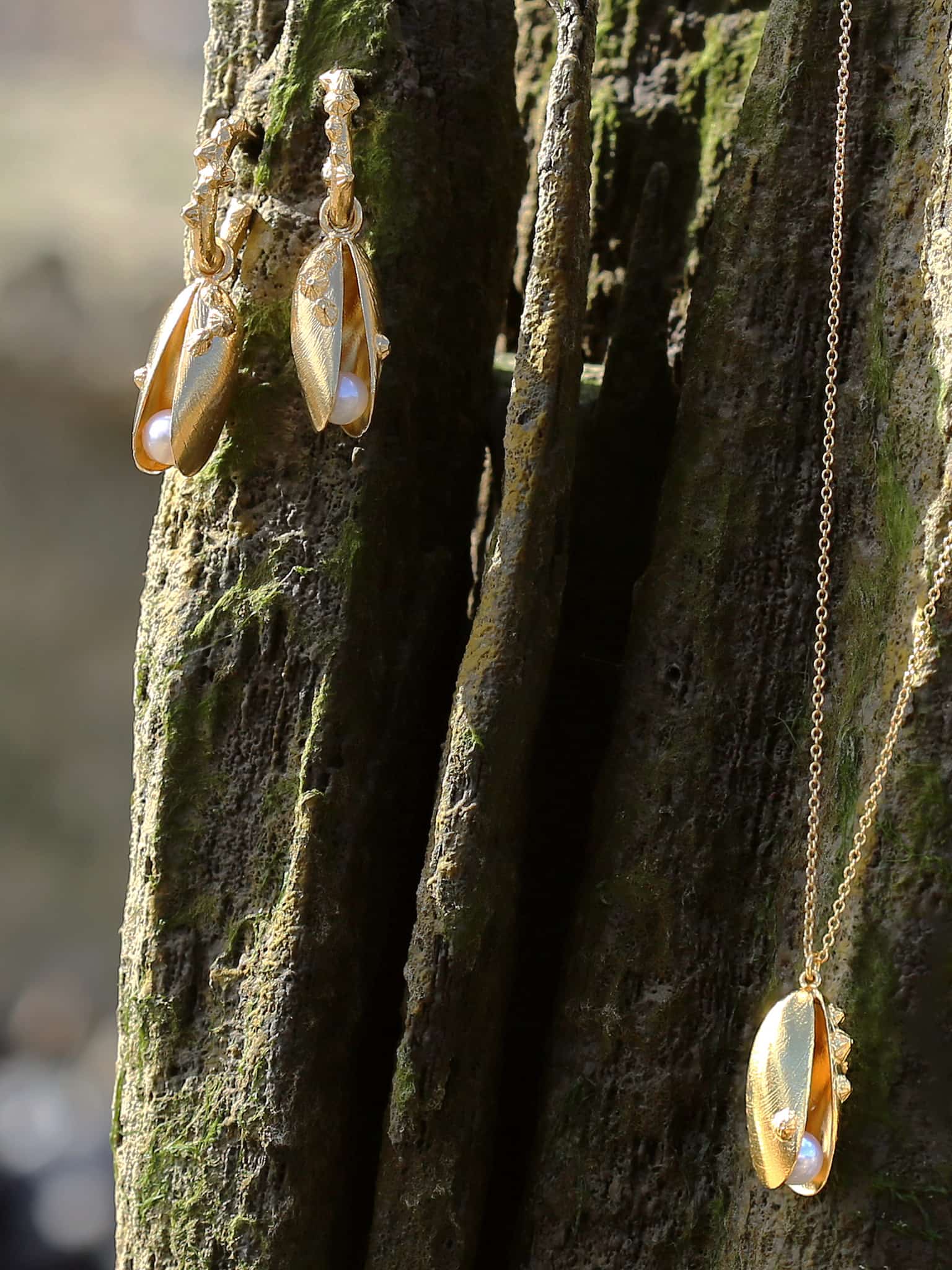 Mussel & Pearl Necklace - image 4