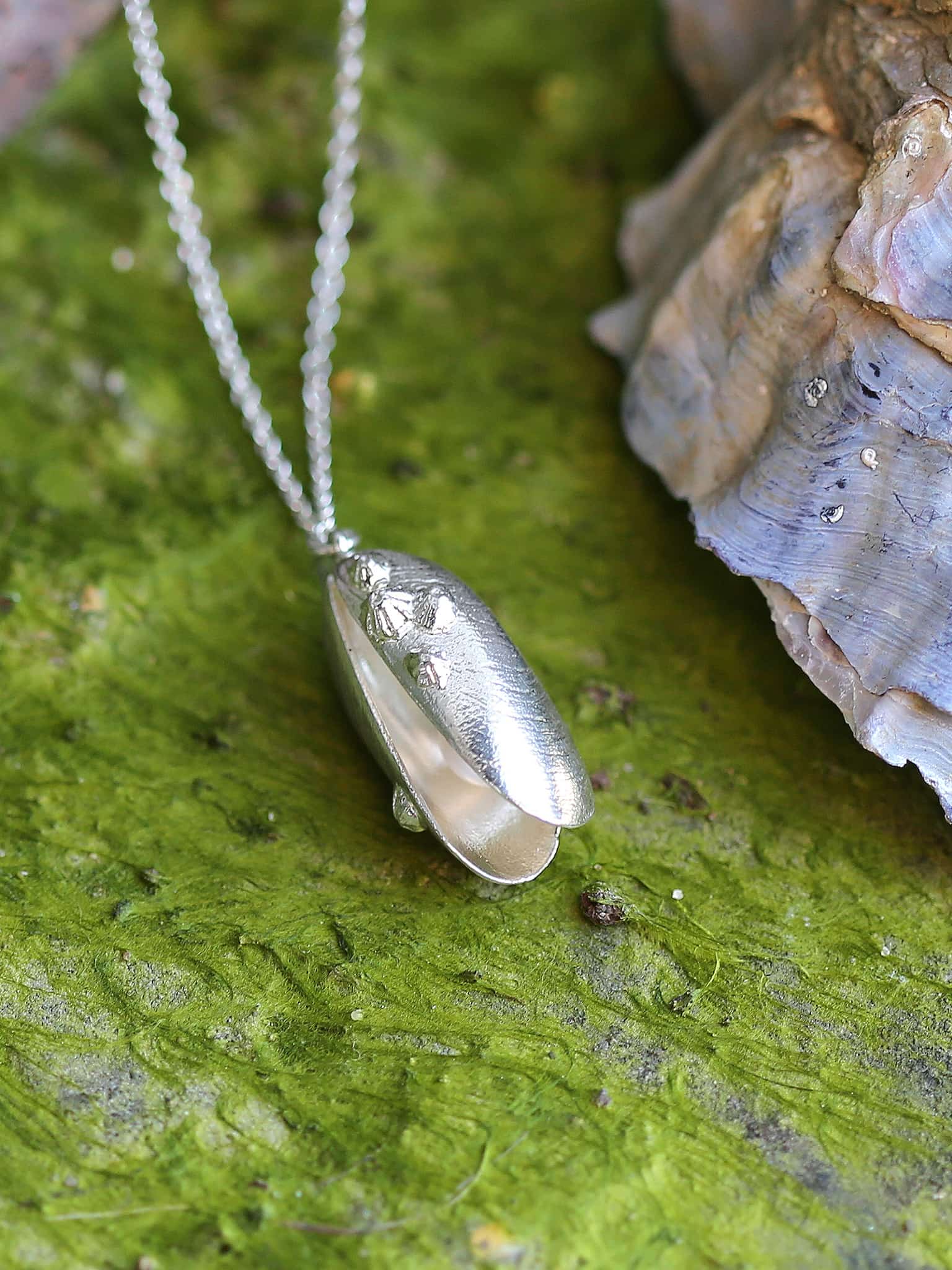 Mussel & Pearl Necklace - image 7