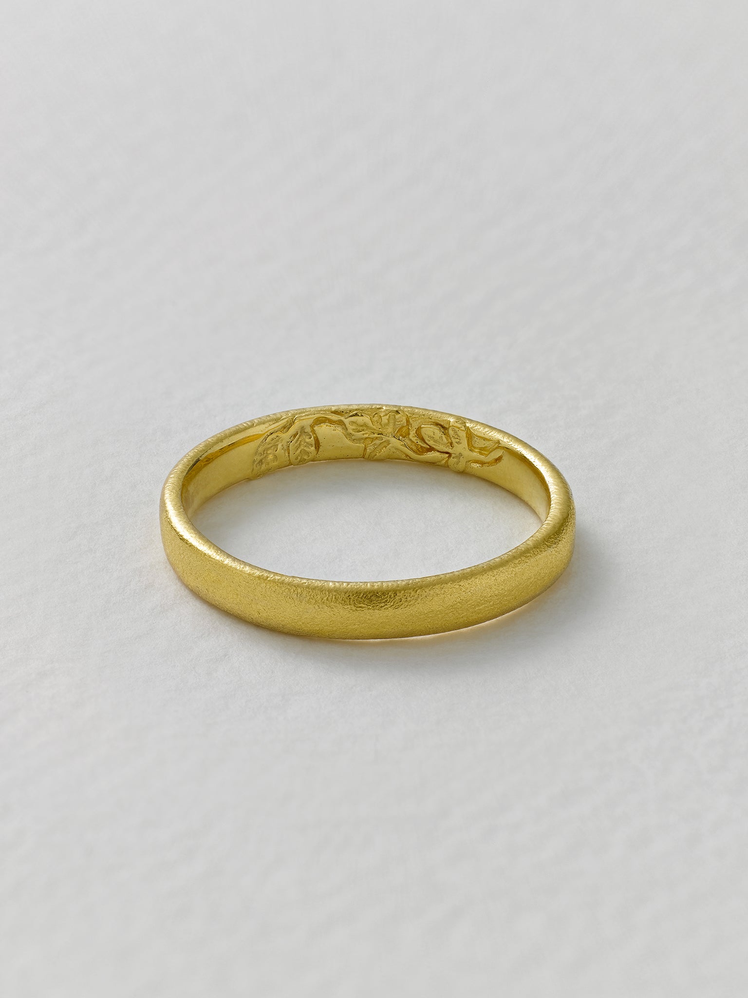 Wild Rose Wide Wedding Band - image 3 | 18ct yellow gold