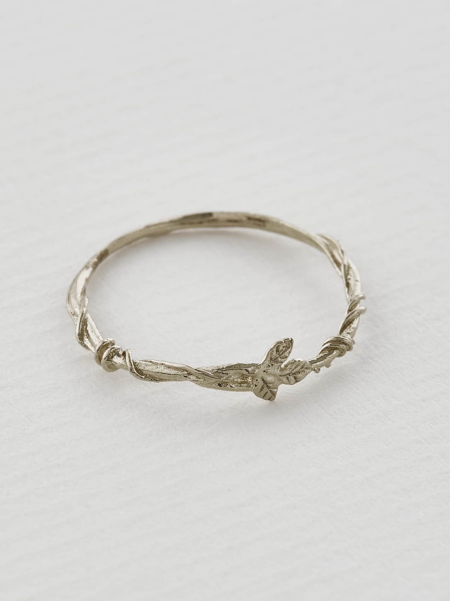 Rosa Vinea Band - image 6 | 18ct white gold