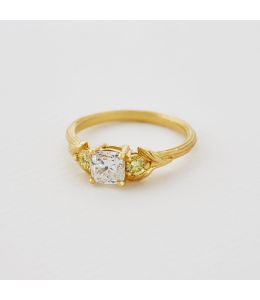 Oat Seed Trilogy Ring with White Diamond and Two Natural Yellow Diamonds