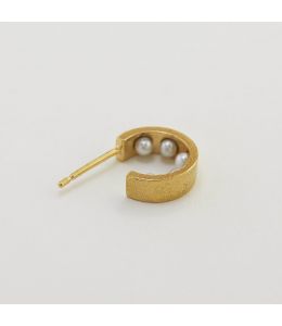 Kreuz Single Hoop Earring with 5 Interior Pearls